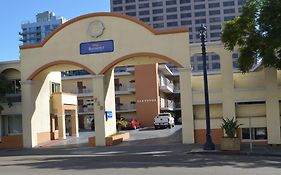 Red Roof Inn San Diego Downtown 2*